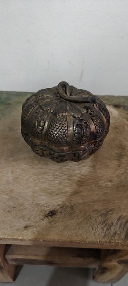 กล่องโลหะฝักทองเก่าๆ