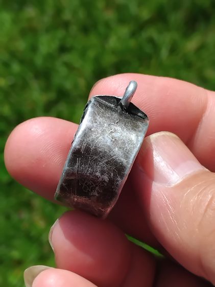 ตะกรุด 2 หน้า จารมือ ยันต์ใบพัด ขนาดกำลังดี มีน้ำหนัก เลี่ยมเงินจับขอบ อย่างหนา สวย เก่ามาก ไม่รู้ที่ ยันต์ใบพัด หรือ ยันต์สาม หนึ่งในพระยัน รูปที่ 3