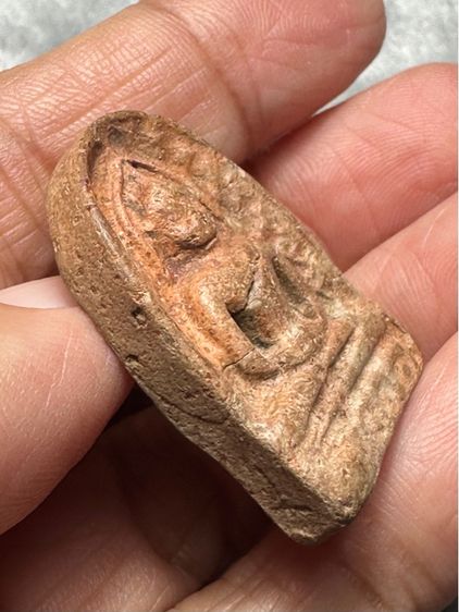 🙏 พระพิจิตร  กรุวัดพระศรีมหาธาตุ จ.พิจิตร เนื้อดิน ผิวเดิม พระกรุเนื้อดินผสมว่าน สร้างในสมัยสุโขทัย 🙏พระกำแพงซุ้มกอพิมพ์ใหญ่ องค์ละ1850 รูปที่ 8