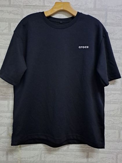 เสื้อยืดคอกลมสีดำ