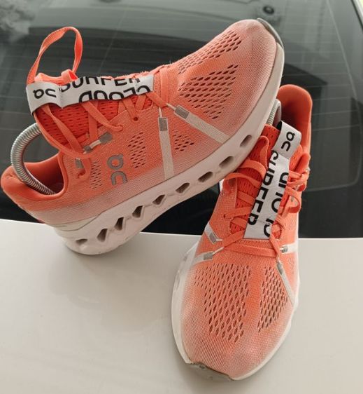 ขาย On Cloud Surfer  size 40.5-255cm ของแท้ สภาพสวย นุ่มเบาสบาย