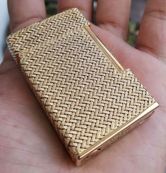 เครื่องประดับต่างๆ ไฟแช็คทองคำแท้ ST.Dupont Ligne 2​ 18K​ Solid​ Gold ที่สุดของความหายาก ราคาแบ่งปันครับ