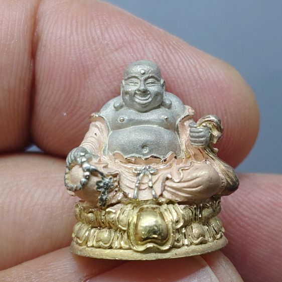 รูปหล่อพระสังกัจจายน์ วัดโพธิ์แมน เนื้อเงินสามกษัตริย์ ขัดเงาพ่นทราย โครงการสร้างพระศรีอาริยเมตตรัย มหาโพธิสัตว์ พ.ศ.2540 พร้อมกล่องเดิมๆจาก รูปที่ 4