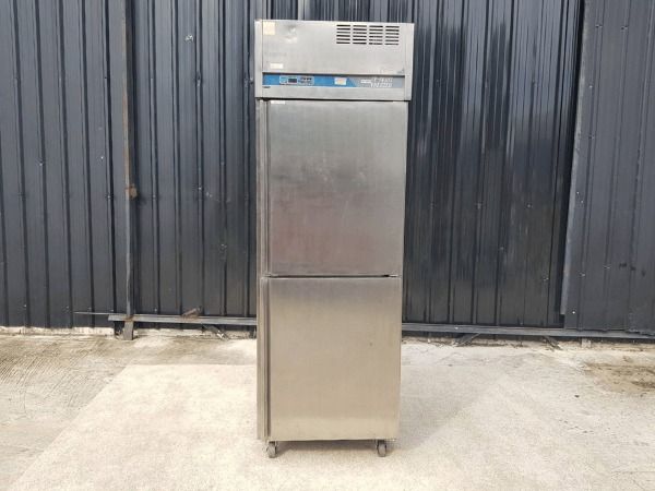 ตู้แช่สแตนเลส 2 ประตู (Chiller) ยี่ห้อ sanden