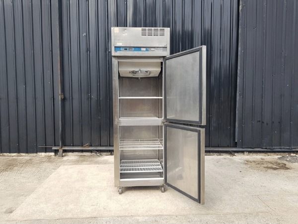 ตู้แช่สแตนเลส 2 ประตู (Chiller) ยี่ห้อ sanden รูปที่ 2