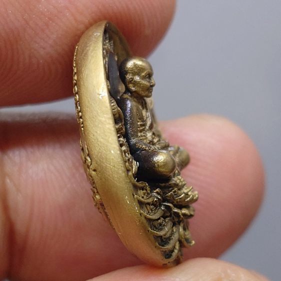 เหรียญหลวงปู่ทวด รุ่น " อภิเมตตา มหาโพธิสัตว์  พิมพ์จิ๋ว เนื้อทองระฆัง ควบคุมออกแบบโดย อ.เฉลิมชัย พร้อมกล่องเดิม พ.ศ.2558 รูปที่ 4