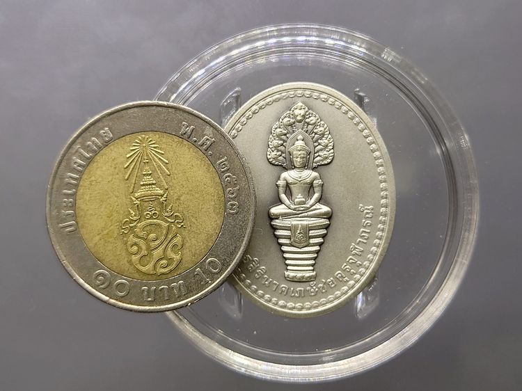 เหรียญพระพุทธสิรินาคเภษัชยคุรุจุฬาภรณ์ (เหรียญพระพุทธโอสถ) เนื้อเงินรมดำ พ.ศ. 2558 ที่ระลึก 90 พรรษา ในหลวงรัชกาลที่ 9 - โรงพยาบาลจุฬาภรณ์ รูปที่ 4