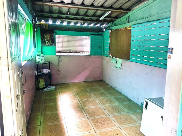 ไม่มี สร้างเสร็จก่อน 2010 ไม่ใช่ ขายที่ดินพร้อมบ้านเนื้อที่ 93 ตารางวา ซ.ตากสิน 18 เขตธนบุรี ใกล้เดอะมอลล์ ท่าพระ