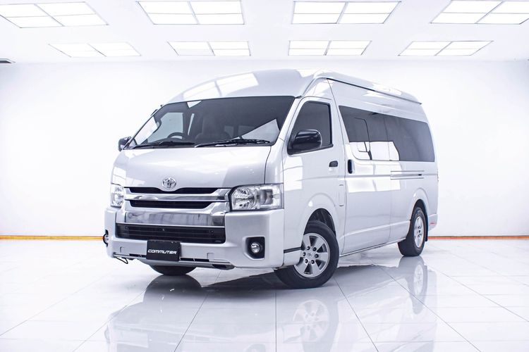 รถ Toyota Commuter 3.0 สี เทา