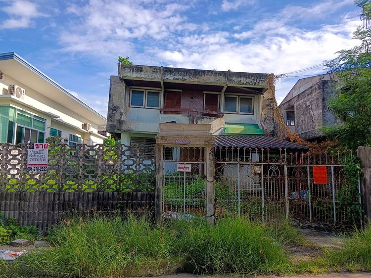 ไม่ใช่ ขายที่ดินเนื้อที่ 75 ตร.ว. หมู่บ้านเมืองทอง 4 ซ.ปุณณวิถี 53 (สุขุมวิท 101)  ทำเลดี อยู่ใจกลางเมือง