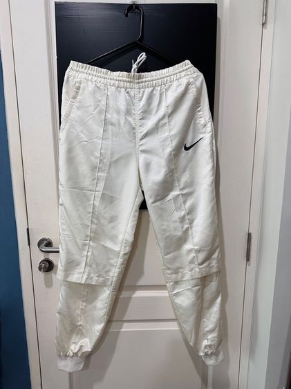 กางเกงวอร์ม(ผ้าร่ม)สีครีม แบรนด์ Nike รูปที่ 3
