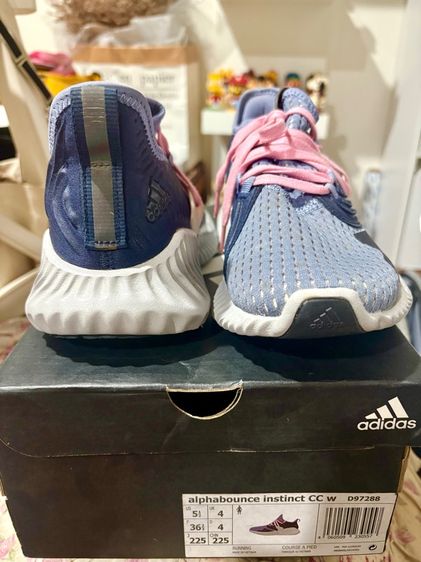 รองเท้า Adidas รูปที่ 2