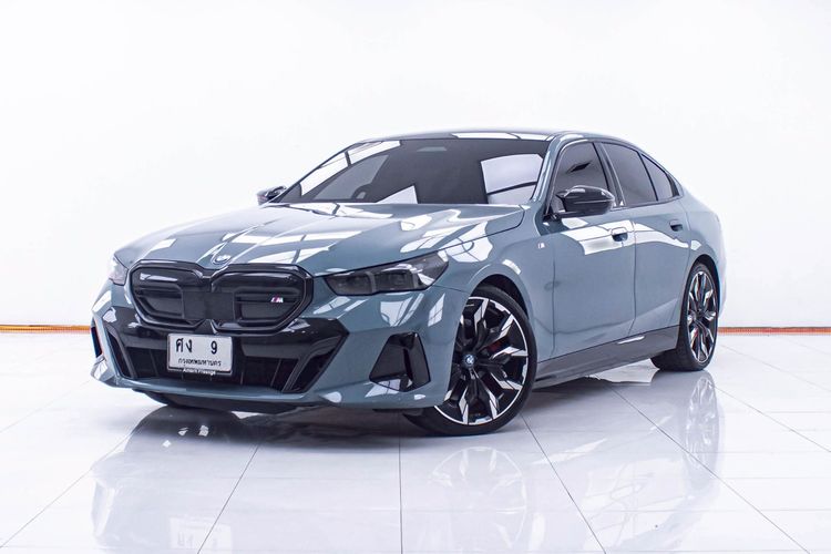 รถ BMW I5 M60 xDrive สี เขียว