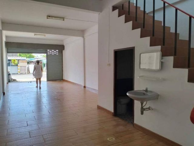 อาคารพาณิชย์ซอยบ่อนไก่ถูกมากไม่ถึง 2 ล้าน รูปที่ 3