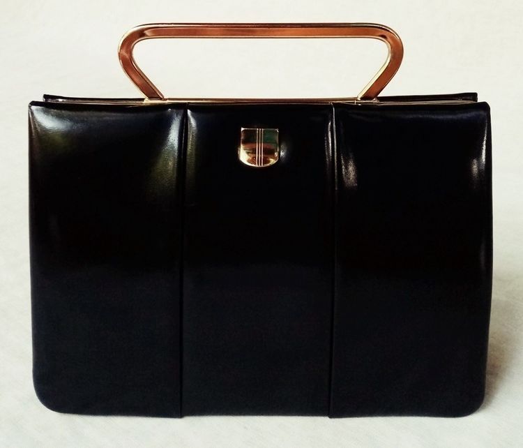 หนังแท้ 