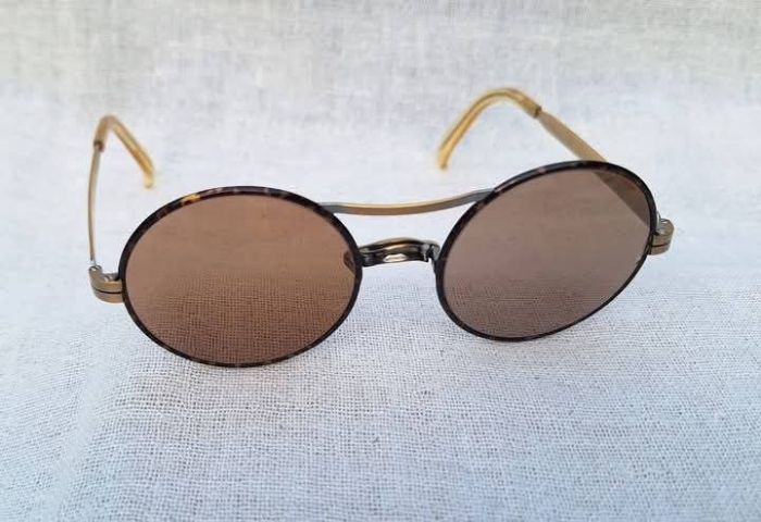 สุดยอดหัตถศิลป์แว่นตาโดยช่างฝีมือแห่งกรุงโตเกียว  GROOVER กรูฟเวอร์ ซีรีส์ที่โด่งดังที่สุด โมเดลอาร์ติสท์ หยดน้ำ–กลม ไททาเนียมบริสุทธ์–สีทองโบราณ เลนส์กระจกพระเจ้า CARL ZEISS JENA Germany...Authentic GROOVER SPECTACLES Handcrafted in Japan รูปที่ 13