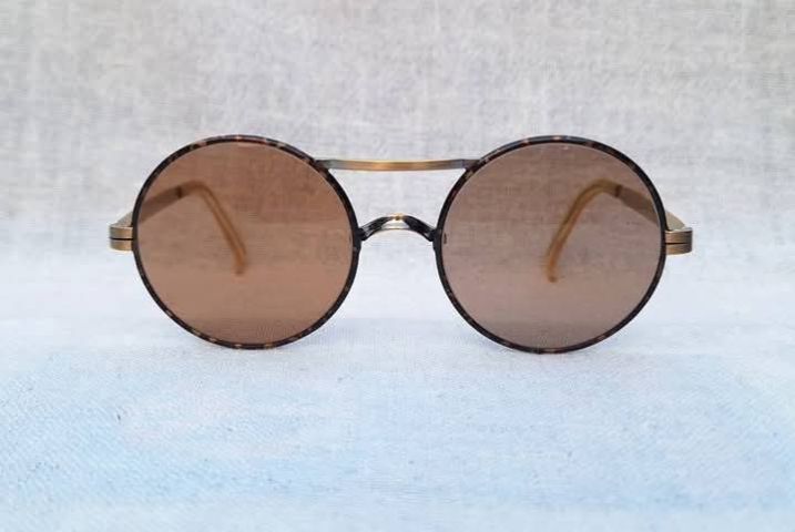 สุดยอดหัตถศิลป์แว่นตาโดยช่างฝีมือแห่งกรุงโตเกียว  GROOVER กรูฟเวอร์ ซีรีส์ที่โด่งดังที่สุด โมเดลอาร์ติสท์ หยดน้ำ–กลม ไททาเนียมบริสุทธ์–สีทองโบราณ เลนส์กระจกพระเจ้า CARL ZEISS JENA Germany...Authentic GROOVER SPECTACLES Handcrafted in Japan รูปที่ 3