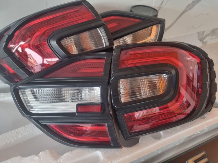 Taillights Ford Everest (left, right and center light) รูปที่ 3