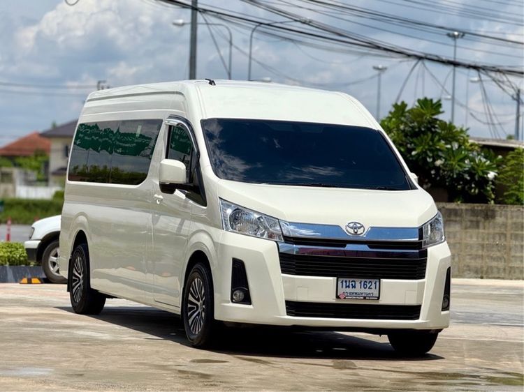 รถ Toyota Commuter 2.8 สี ขาว