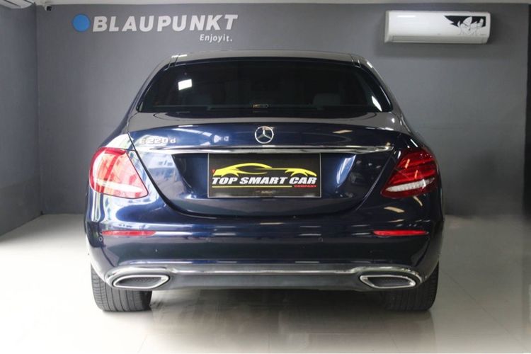 Mercedes-Benz E-Class 2017 E220 Sedan ดีเซล ไม่ติดแก๊ส เกียร์อัตโนมัติ น้ำเงิน รูปที่ 2