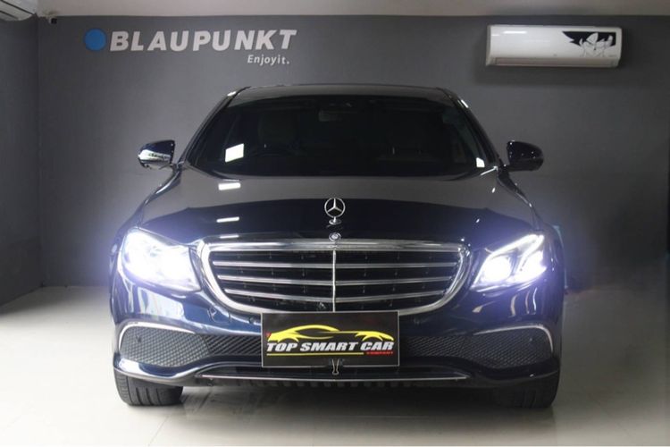 รถ Mercedes-Benz E-Class E220 สี น้ำเงิน