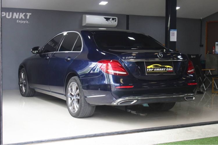 Mercedes-Benz E-Class 2017 E220 Sedan ดีเซล ไม่ติดแก๊ส เกียร์อัตโนมัติ น้ำเงิน รูปที่ 4