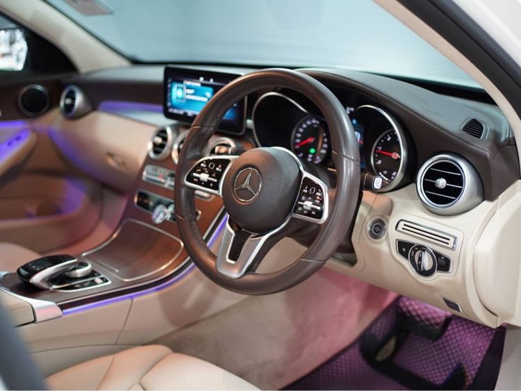 Mercedes-Benz C-Class 2018 C220 Sedan ดีเซล ไม่ติดแก๊ส เกียร์อัตโนมัติ ขาว รูปที่ 3