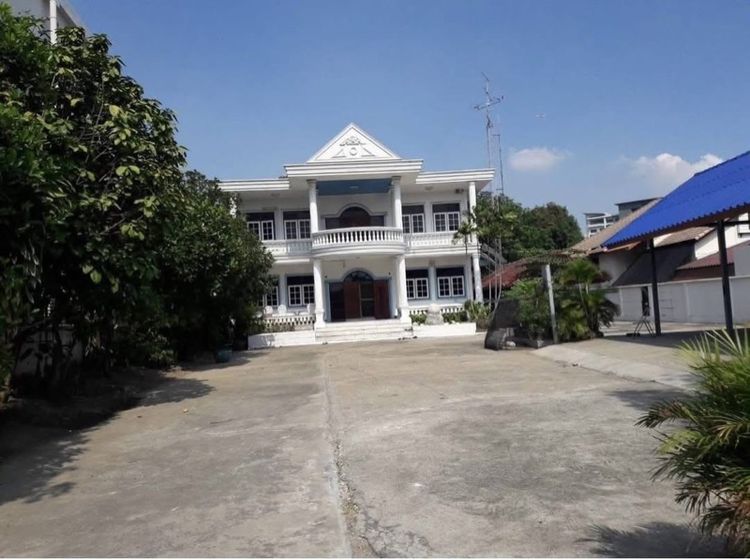 อื่นๆ มีบางส่วน สร้างเสร็จก่อน 2010 คฤหาสน์หรูพร้อมที่ดิน 343 ตรว. ใจกลางเมือง ความเป็นส่วนตัวสูง ไม่ได้อยู่ในโครงการ