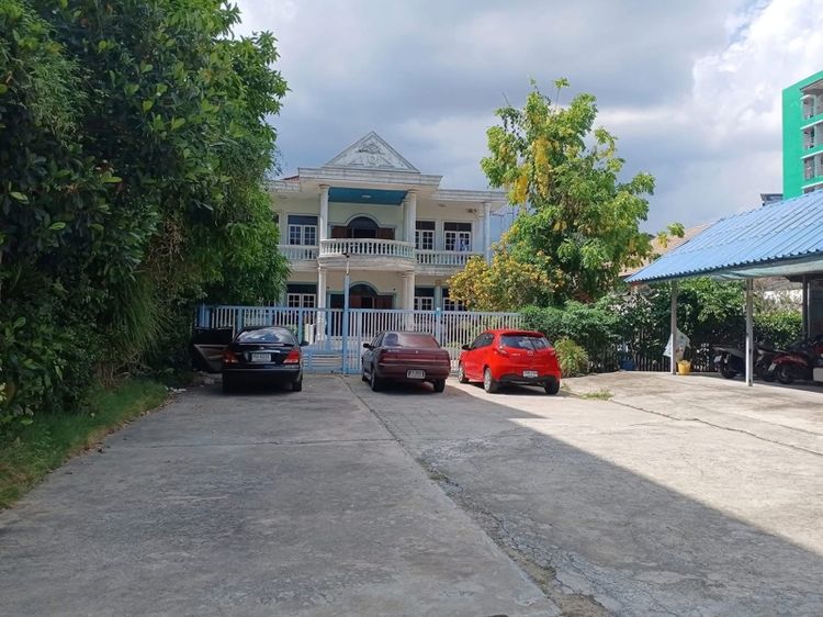 อื่นๆ มีบางส่วน สร้างเสร็จก่อน 2010 คฤหาสน์หรูพร้อมที่ดิน 343 ตรว. ใจกลางเมือง ความเป็นส่วนตัวสูง ไม่ได้อยู่ในโครงการ รูปที่ 4