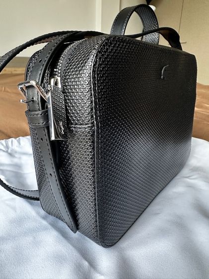 กระเป๋าสะพาย Crossbody ทรงเพ้าช์ LACOSTE รุ่น Chantaco วัสดุหนังแท้ สีดำ ของใหม่มือหนึ่ง รูปที่ 12