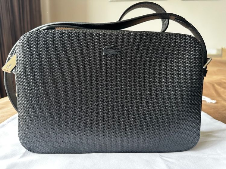 กระเป๋าสะพาย Crossbody ทรงเพ้าช์ LACOSTE รุ่น Chantaco วัสดุหนังแท้ สีดำ ของใหม่มือหนึ่ง รูปที่ 8