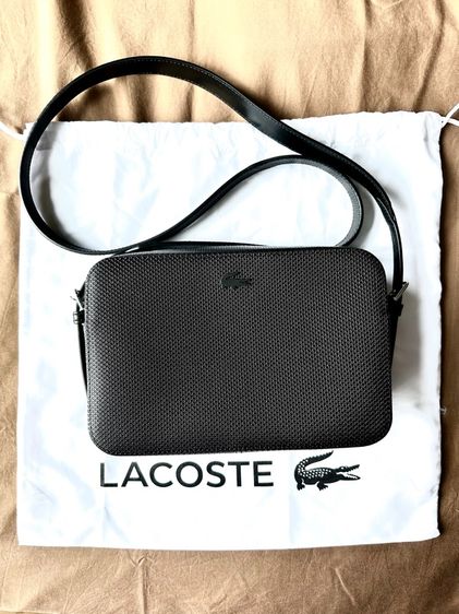 กระเป๋าสะพาย Crossbody ทรงเพ้าช์ LACOSTE รุ่น Chantaco วัสดุหนังแท้ สีดำ ของใหม่มือหนึ่ง รูปที่ 4