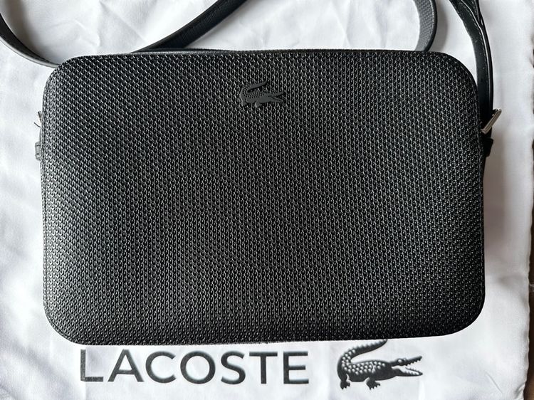 กระเป๋าสะพาย Crossbody ทรงเพ้าช์ LACOSTE รุ่น Chantaco วัสดุหนังแท้ สีดำ ของใหม่มือหนึ่ง รูปที่ 5