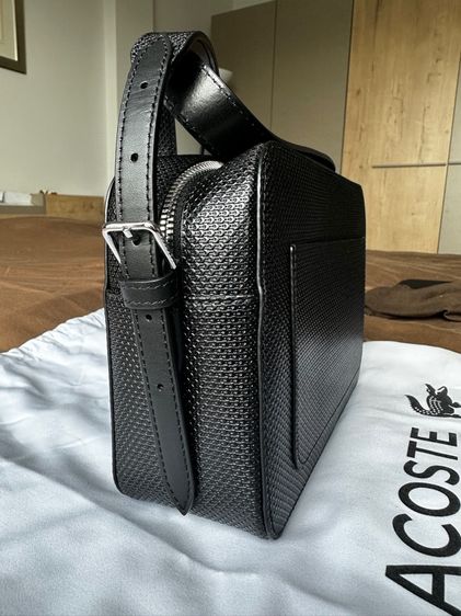 กระเป๋าสะพาย Crossbody ทรงเพ้าช์ LACOSTE รุ่น Chantaco วัสดุหนังแท้ สีดำ ของใหม่มือหนึ่ง รูปที่ 11