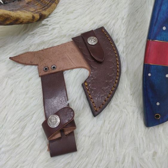 ขวาน viking งานสั่งทำทรงแปลก Axe Knife twist Damascus ด้ามไม้ olive wood ของใหม่ไม่ผ่านการใช้งาน มีด ดามัสกัส ด้ามไม้จริงสวยสวม ซองหนังแท้ รูปที่ 8