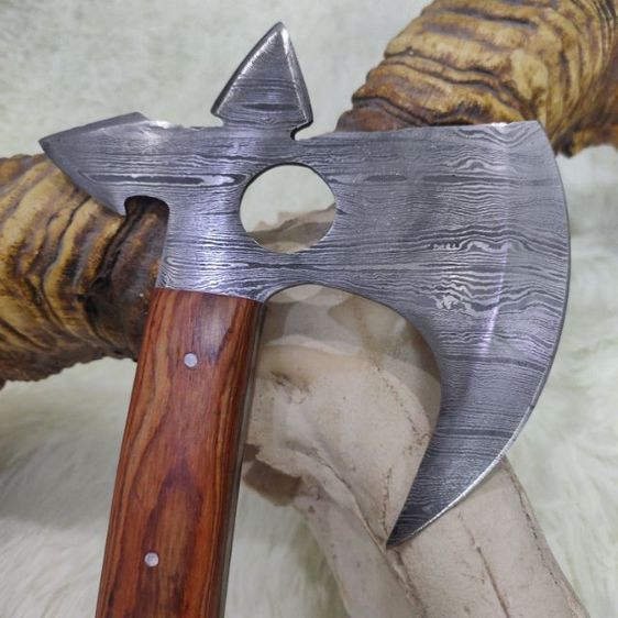 ขวาน viking งานสั่งทำทรงแปลก Axe Knife twist Damascus ด้ามไม้ olive wood ของใหม่ไม่ผ่านการใช้งาน มีด ดามัสกัส ด้ามไม้จริงสวยสวม ซองหนังแท้ รูปที่ 6