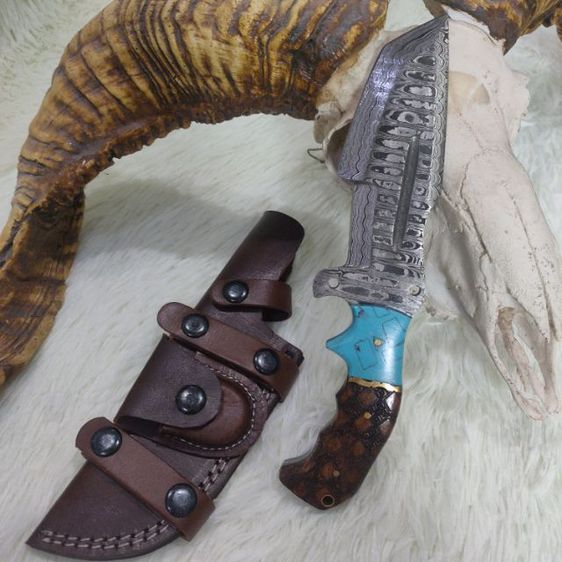 มีด custom made งานสั่งทำUSA  Knife twist Damascus ด้ามไม้ olive ของใหม่ไม่ผ่านการใช้งาน มีด ดามัสกัส ด้ามไม้ซองหนัง รูปที่ 2