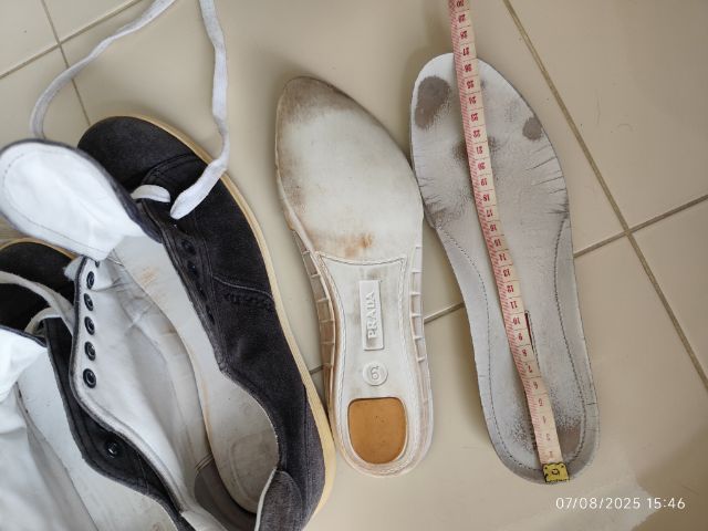 รองเท้าprada 4E2552 สีเทา size6.5ยาว27เซนมือสองขายตามสภาพ รูปที่ 11