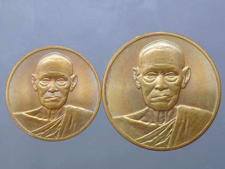 เหรียญสมเด็จพระพุฒาจารย์ (โต พรหมรังสี) รุ่นอนุสรณ์ 122 ปี วัดระฆัง ชุด 2 เหรียญ เล็ก-ใหญ่ เนื้อทองแดง ปี พ.ศ.2537 ซองเดิมๆ รูปที่ 2