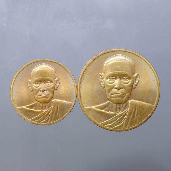 เหรียญสมเด็จพระพุฒาจารย์ (โต พรหมรังสี) รุ่นอนุสรณ์ 122 ปี วัดระฆัง ชุด 2 เหรียญ เล็ก-ใหญ่ เนื้อทองแดง ปี พ.ศ.2537 ซองเดิมๆ