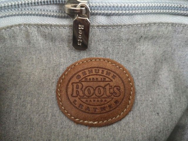 ขายกระเป๋าหนังแบรนด์ ROOTS(Made in CANADA)​ รูปที่ 4