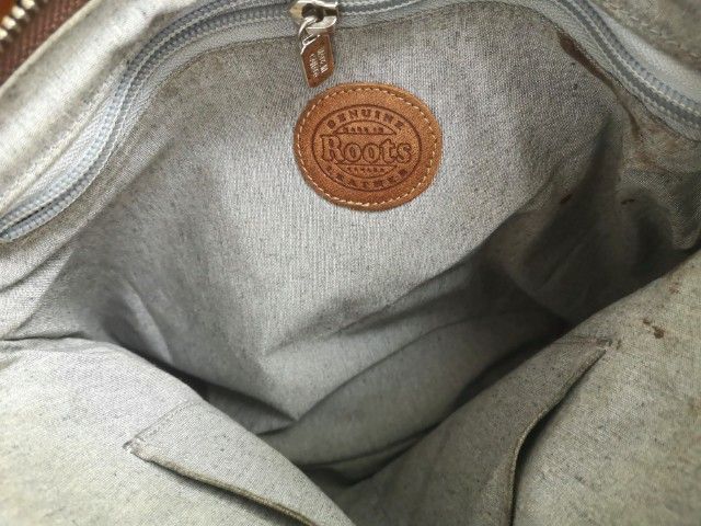 ขายกระเป๋าหนังแบรนด์ ROOTS(Made in CANADA)​ รูปที่ 5