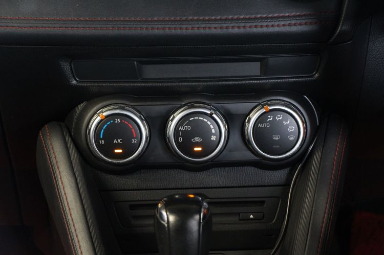 Mazda Mazda 2 2017 1.3 Sports High Connect Utility-car เบนซิน ไม่ติดแก๊ส เกียร์อัตโนมัติ แดง รูปที่ 4