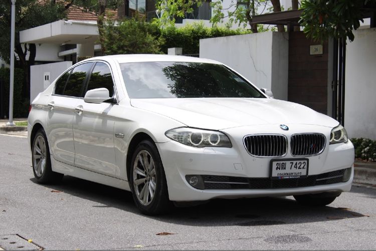 BMW Series 5 2012 523i Sedan เบนซิน เกียร์อัตโนมัติ ขาว รูปที่ 2