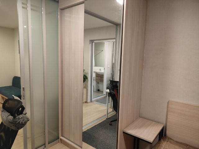 ขายห้องพลัม คอนโด รังสิต อไลฟ์2 ใกล้ม.กรุงเทพ ชั้น 2 ตึก A  วิวสระว่ายน้ำ ตกแต่งพร้อมอยู่ แอร ์ 1 ตัว ทีวี ตู้เย็น เครื่องซักผ้า 