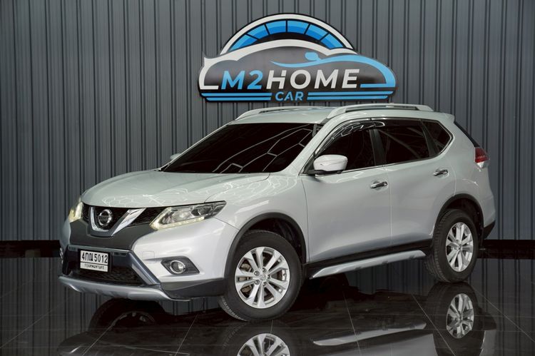 รถ Nissan X-Trail 2.0 V 4WD สี บรอนซ์เงิน