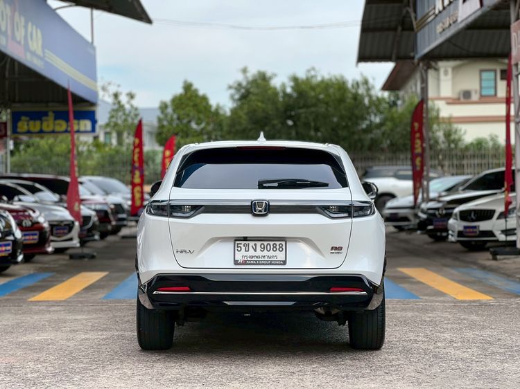 Honda HR-V 2023 1.5 e:HEV RS Sedan ไฮบริด ไม่ติดแก๊ส เกียร์อัตโนมัติ ขาว รูปที่ 4