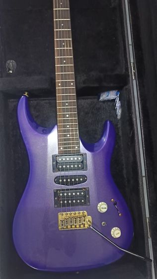 กีต้าร์ไฟฟ้า ยี่ห้อ Aria Proll Magna Series HSH-FR 24Fret (ไม่รวมฮาร์ดเคส)
COLOR : Purple
NECK : Maple , Bolt-on
FINGER BOARD : ROSEWOOD 24F รูปที่ 4