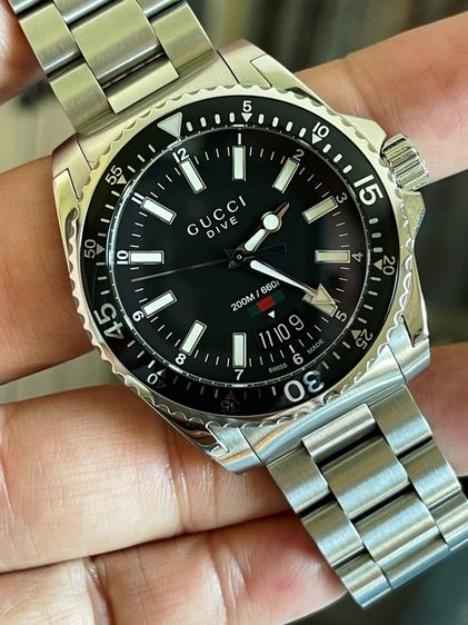 GUCCI Dive 40 mm Black Dial Men's Swiss Quartz Watch YA136301 รูปที่ 10