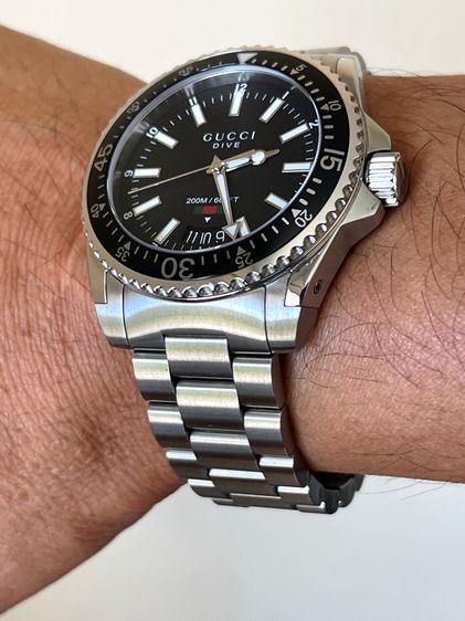 GUCCI Dive 40 mm Black Dial Men's Swiss Quartz Watch YA136301 รูปที่ 15